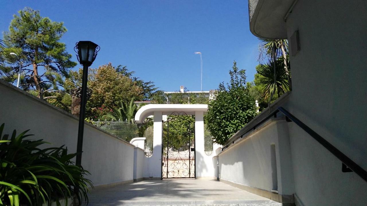Villa Mary - Apartments Trani Εξωτερικό φωτογραφία